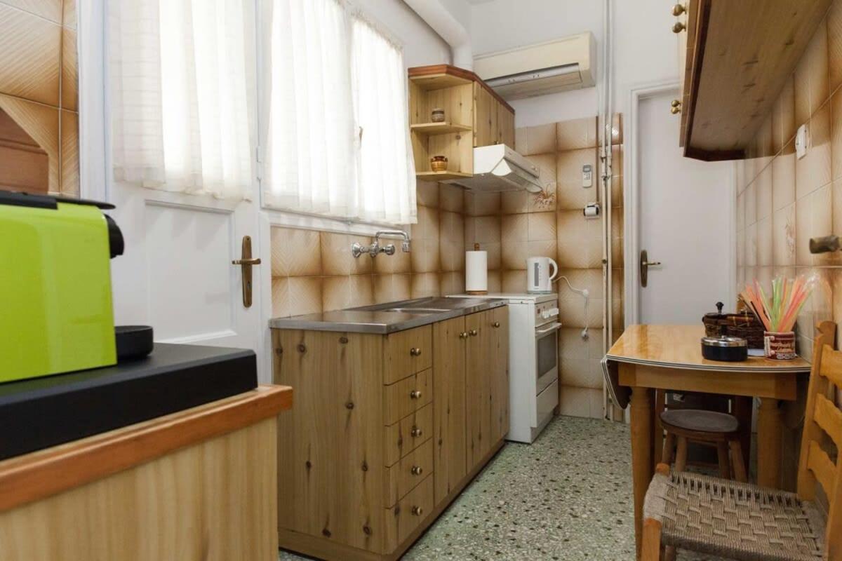 Charming Vintage 2Br Apartment With Balcony In Koukaki Atenas Exterior foto
